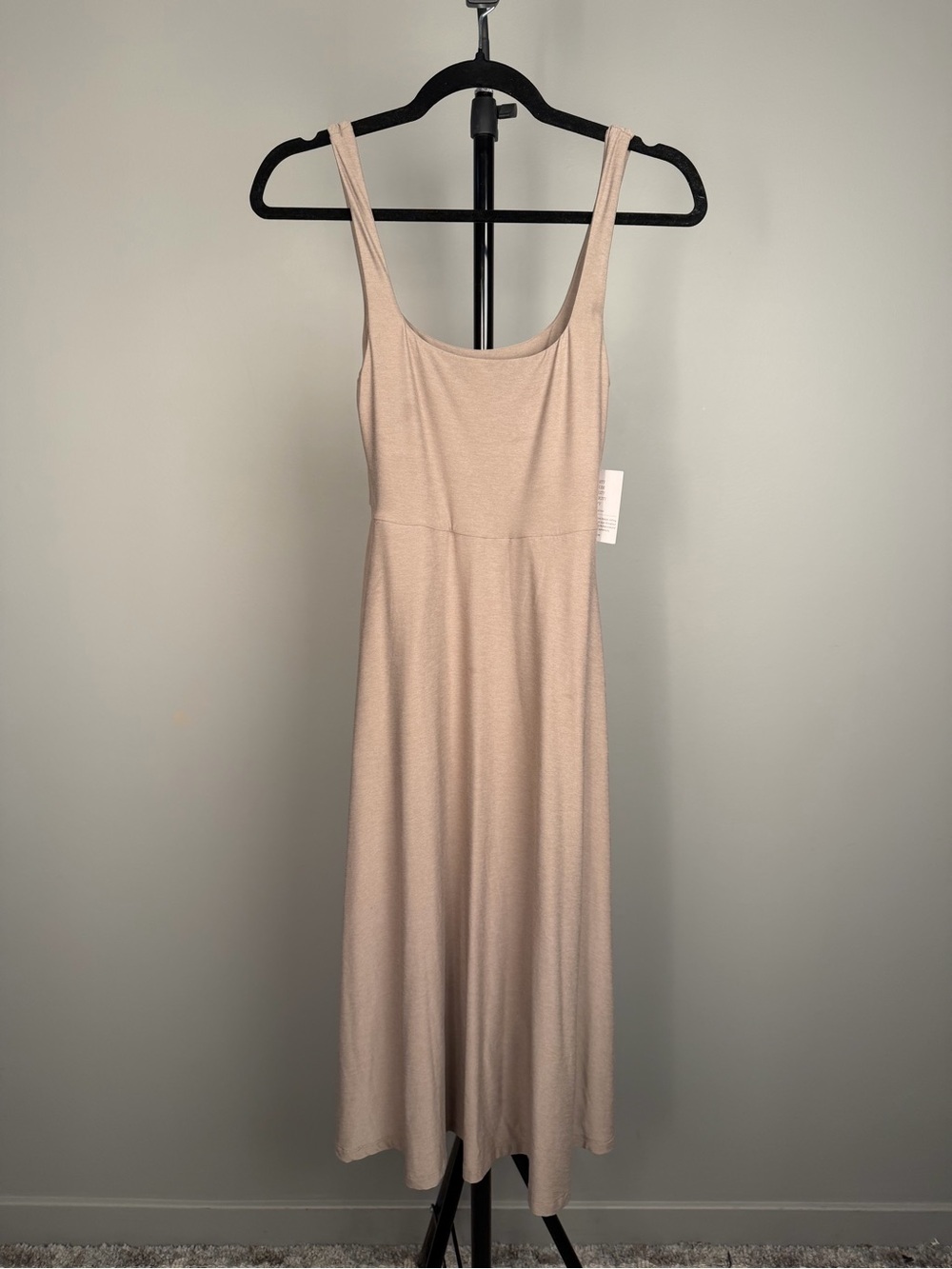 beyond yoga featherweight at the ready square neck dress color birch heather 